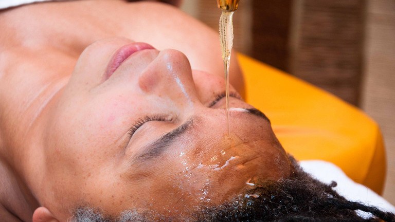 Stirnölguss - Ayurveda - Naturheilkunde - Immanuel Krankenhaus Berlin Stirnölguss - Ayurveda - Naturheilkunde - Immanuel Krankenhaus Berlin